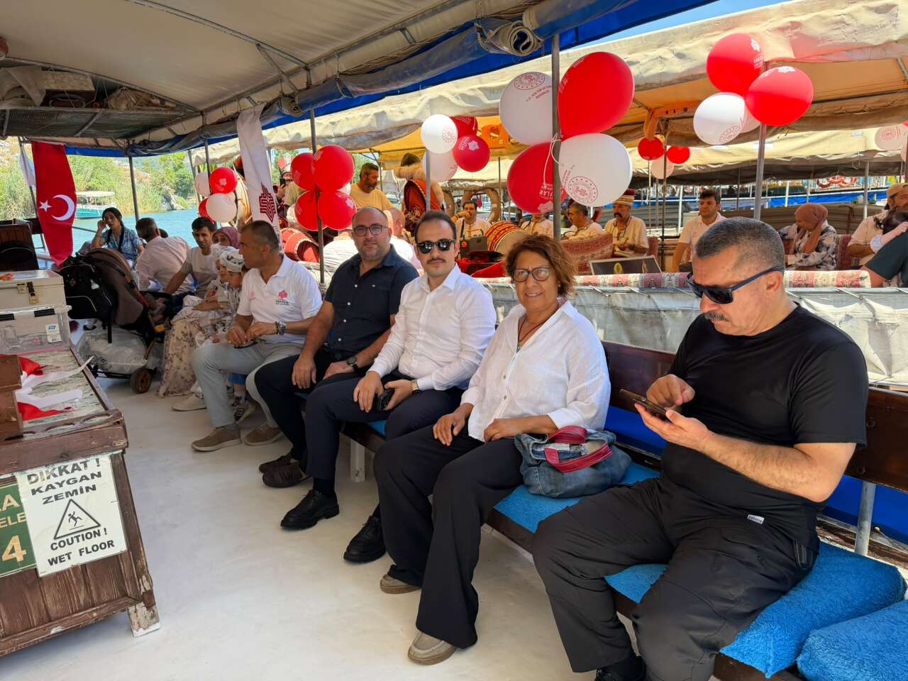 Dalyan’da Geleneksel Sünnet Şöleni Coşkusu Tekne Turu ile Başladı 13